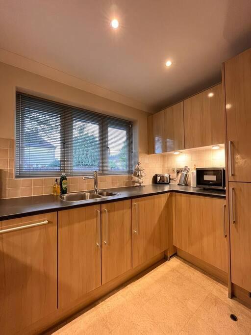 Space And Comfort In Summertown Оксфорд Экстерьер фото